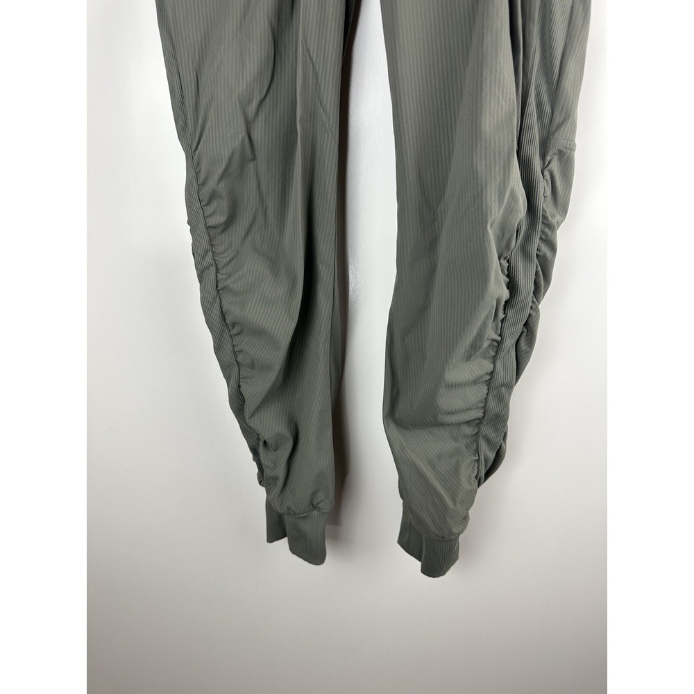 Lululemon Beyond the Studio Jogger Lightweight Stretch Green Ruched Pockets 4 - Picture 5 of 9